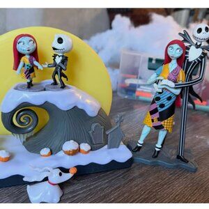 NIGHTMARE BEFORE CHRISTMAS Jack & Sally lot of figures & hill scene
